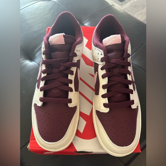 Nike dunk low retro PRM men’s size 10 Valentine’s Day - Picture 2 of 5